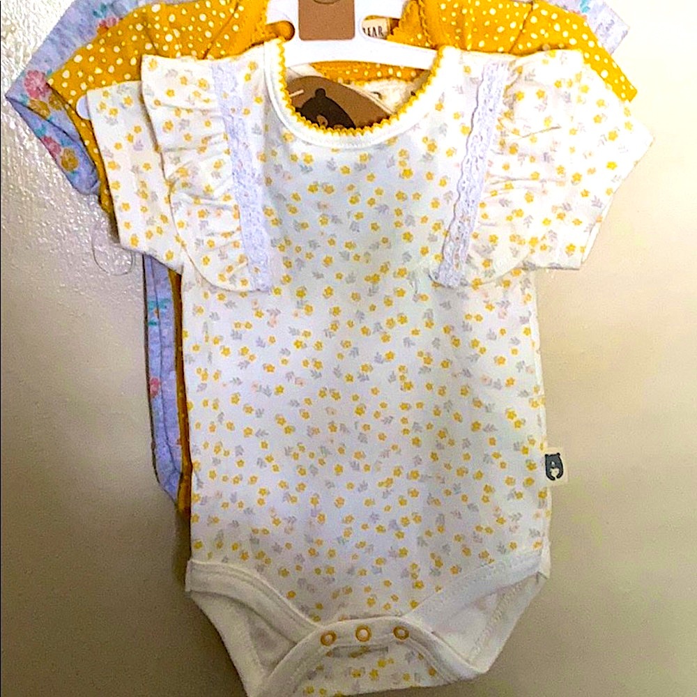 Rabbit and Bear 3 PC girls onesie Organic cotton 0-3 months Super cute for her.
